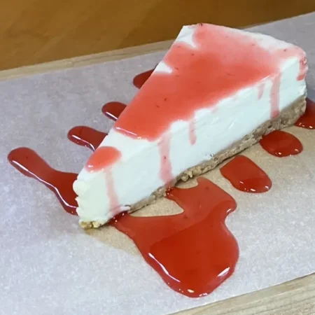 Чизкейк классический (соус клубника / шоколад)